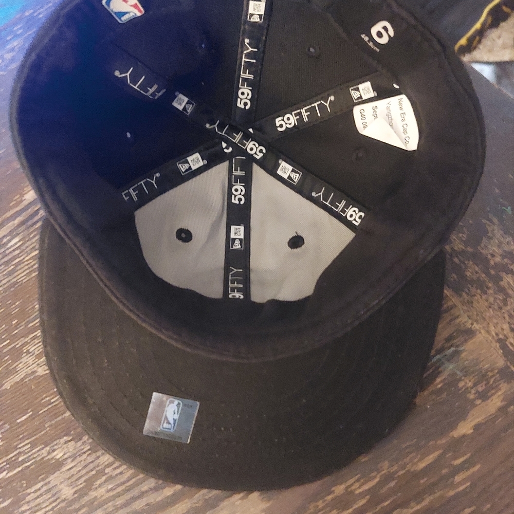 Infant Toronto Raptors hat - Picture 3 of 4